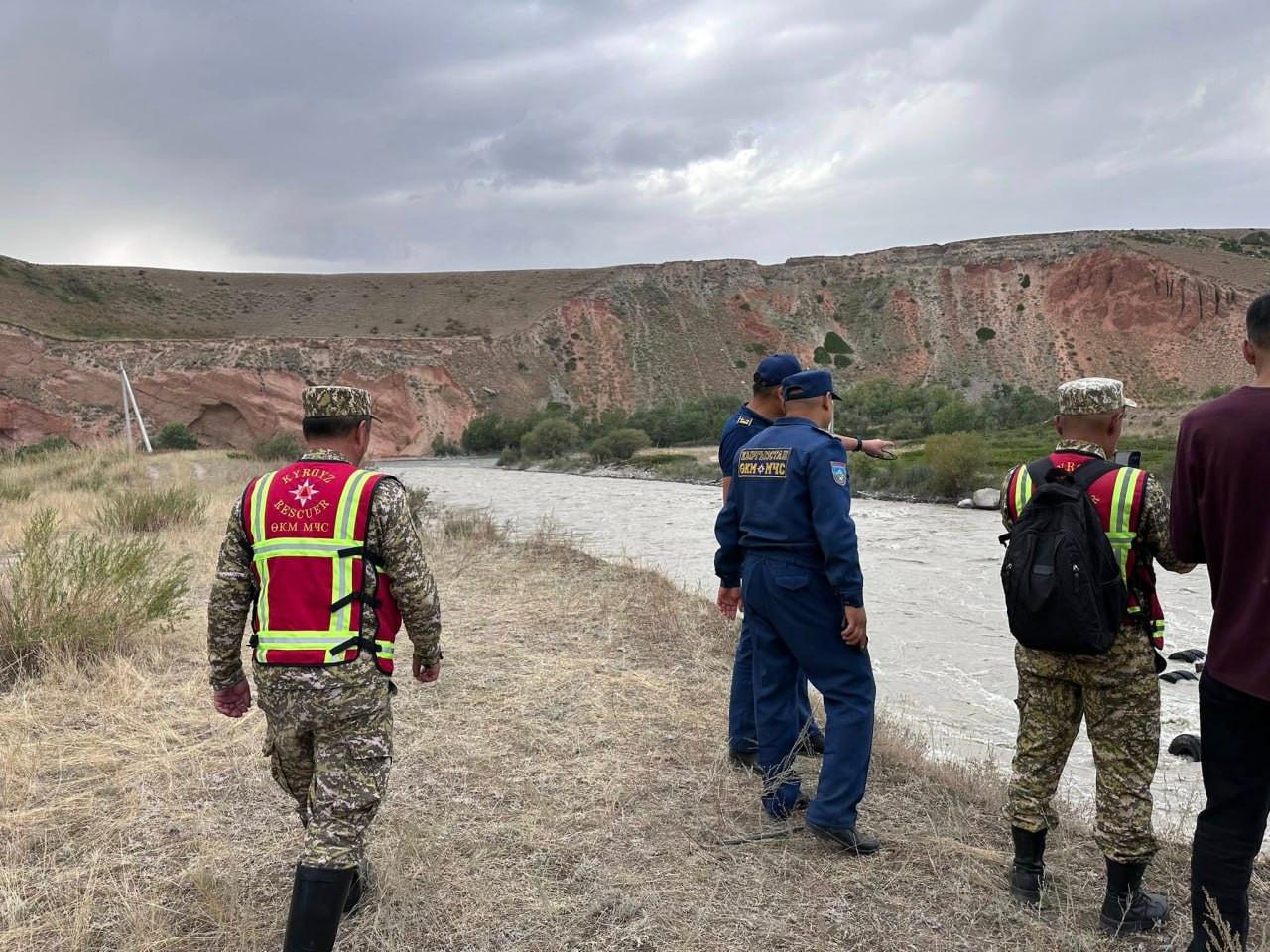 Нарын суусуна түшкөн КамАЗдын айдоочусун 90 куткаруучу издеп жатат КООМ ПРЕСС - Кыргызстан жаңылыктары, Жаңылыктар, Кабарлар, Окуялар, Бишкектин жаңылыктары, Күндүн жаңылыктары